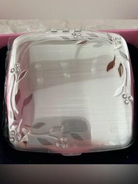 Things Remembered Leaves & Vines Silver Mirror Compact